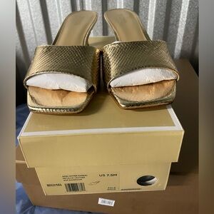 Michael Kors Amal Kitten Sandal